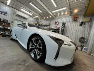 レクサスLC500hのA様❣️
⁡
最近中古にて購入したが結構汚くてとご入庫頂きました🙇‍♀️
⁡
拝見しました所、ボディー表面や細部には水垢がビッシリ😅
⁡
なかなかシビれましたが下地もバッチリ整えてハードバリアX-OVERコーティングを施工。
艶やかな仕上がりでA様にもご満足頂けました🥺
⁡
A様、この度はご依頼頂き有難う御座いました🙇‍♂️

#狛江市カーコーティング #ウインドフィルム施工専門店 #セダーブレイブ #東京都カーコーティング #cedarbrave #狛江市東和泉 #お気軽にお声掛けください #ウインドフィルム #パーツ持ち込みok #レクサスlc500h #レクサスlc500 #車検 #車検整備 #板金 #板金塗装 #水道道路 #水道道路沿い