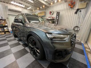 Audi  Q5のK様❣️
⁡
最近お車を買い替え、ウインドフィルムの施工依頼にてご来店頂きました☺️
⁡
事前にご相談頂き、今回リアドア・リアフェンダーガラス・リアゲートガラスのフィルムをウインコスプレミアムのHCD-10G、パノラマサンルーフガラスには透明断熱・UVカット効果のあるIR-85HDを施工致しました。
⁡
ウインコススモークフィルムはスタンダードモデルとプレミアムモデルがありまして、プレミアムモデルのフィルムはスタンダードモデルと比較して特に断熱効果が特化したフィルムになりますので、夏の暑さ対策にもお勧めです👍
⁡
K様、この度はご依頼頂きありがとうございました🙇‍♂️

#狛江市カーコーティング #ウインドフィルム施工専門店 #セダーブレイブ #東京都カーコーティング #ドライブレコーダー取り付け専門店 #tvキャンセラー取付け #ウインドガラス撥水コーティング #cedarbrave #水道道路沿い #audiq5 #AudiQ5 #ウインコスプレミアム #サンルーフフィルム #車検 #車検整備 #車検整備もお任せください #板金 #板金塗装 #車買取