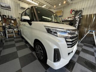トヨタ　ルーミーのK様❣️
⁡
最近購入した愛車を長く乗りたいからとの事でコーティングのご依頼を頂きました☺️
⁡
毎日使い洗車もご自身で頻繁に行うとの事で費用を抑えたコーティングとのご依頼でハードバリアX-OVERコーティングを施工👍
⁡
綺麗に磨き上げてからのコーティングは新車の様な輝きになりました✨
⁡
更にはK様持ち込みのドライブレコーダーを取付し、万が一の備えもバッチリ👌
⁡
K様、この度はご依頼頂き有難う御座いました🙇‍♂️

#狛江市カーコーティング #多摩地区車 #ウインドフィルム施工専門店 #ウインコスプレミアム #ハードバリアxover #セダーブレイブ #ミラー型ドライブレコーダー取り付け #東京都カーコーティング #ドライブレコーダー取り付け専門店 #cedarbrave #トヨタルーミー #コムテック #コムテックドライブレコーダー #狛江市東和泉 #自動車整備 #車検 #車検整備 #自動車板金 #自動車板金塗装
