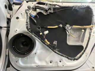 ホンダ　オデッセイのO様❣️
⁡
ウインドフィルムや車両メンテナンスにてお世話なりましたお客様ですが、今回はオーディオの音を良くしたいからスピーカーを買いましたと連絡があり、取付させて頂きました☺️
⁡
O様ご自身でパーツを手配頂き、フロントドアスピーカー・ツイーター、更にはセカンドシートに乗車される方にとサテライトスピーカーを取付。
⁡
O様にも視聴頂きご満足頂けました👍
⁡
O様、いつもご依頼頂き有難う御座います。
また気になる商品がありましたらご連絡下さい🙇‍♂️

#狛江市カーコーティング #多摩地区車 #ウインドフィルム施工専門店 #ウインコスプレミアム #ハードバリアxover #セダーブレイブ #ミラー型ドライブレコーダー取り付け #東京都カーコーティング #ドライブレコーダー取り付け専門店 #スピーカー取付 #オデッセイ #RC1 #狛江市東和泉