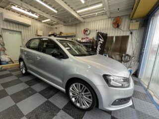 VW ポロのM様❣️
⁡
車を買い替えたのでフィルムを貼って欲しいとご来店☺️
⁡
サンプルをお車のガラスに当てがって確認頂きリアは薄めのGY-30IR、サイドは若干濃いめのGY-15IRを施工と貼り分けさせて頂きました👍
⁡
M様、この度はご依頼頂き有難う御座いました。

#狛江市カーコーティング #多摩地区車 #ウインドフィルム施工専門店 #多摩地区カーコーティング #横浜市カーコーティング #川崎市カーコーティング #ハードバリアxover #セダーブレイブ #ドライブレコーダー取り付け専門店 #cedarbrave #セダーブレイブ #カーフィルム #カーフィルムカーコーティング専門店 #車検 #板金塗装🚗 #狛江市東和泉 #vwpolo #ワーゲンポロ