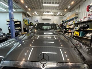 ベンツW124ワゴンのA様❣️
⁡
ボディー全体が艶引けしてきたからとご相談頂きご来店☺️
⁡
ボディー艶引けの原因は水垢や小傷でしたので下処理・研磨を行いハードバリアX-OVERコーティングを施工👍
⁡
艶やかな仕上がりになり納車させて頂きました✨
⁡
A様、この度はご依頼頂き有難う御座いました🙇‍♂️

#狛江市カーコーティング #多摩地区車 #ウインドフィルム施工専門店 #多摩地区カーコーティング #横浜市カーコーティング #川崎市カーコーティング #ハードバリアxover #cedarbrave #ハードバリア #ハードバリアxover #ベンツw124 #セダーブレイブ #ドライブレコーダー #ドライブレコーダー取り付け専門店 #狛江市東和泉 #狛江市カーコーティング #車検 #板金 #板金塗装🚗