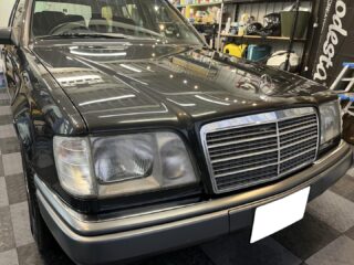 メルセデスベンツS124ワゴンのA様❣️
⁡
これからもまだまだ長く乗り続けたいとの事でコーティング依頼を頂きました☺️
⁡
室内保管で状態も良いですがやはり小傷などで若干白ボケしており、研磨にて綺麗にしてからのハードバリアX-OVERコーティング👍
⁡
艶やかに仕上がりご満足頂けました✨
⁡
A様、この度はご依頼頂き有難うございました。
また次回メンテナンスでのご来店をお待ちしております🙇

#狛江市カーコーティング #輸入車tvキャンセラー取付 #フロントウインドガラスペイントプロテクションフィルム #多摩地区車 #ウインドフィルム施工専門店 #ウインドガラス撥水 #多摩地区カーコーティング #横浜市カーコーティング #川崎市カーコーティング #セダーブレイブ #ベンツs124 #車検 #板金 #板金塗装🚗 #狛江市東和泉