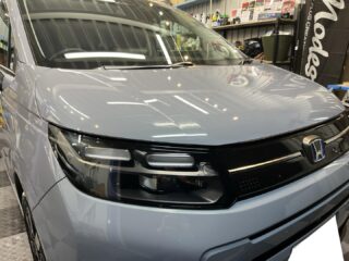 ホンダ　フリードのN様❣️
⁡
以前はシビックでお世話になり、今回は家族の車を購入したからとご依頼頂きました☺️
⁡
サイドガラスにはシェードがあり日除け効果もありますがリアゲートガラスには無い為、リアゲートガラスにスモークフィルムを施工👍
⁡
ボディーにはモデスタD2コーティングを施し艶々に仕上がりました✨
⁡
N様、いつもご依頼頂き有難う御座います。
また次回も宜しくお願い致します🙇

#狛江市カーコーティング #輸入車tvキャンセラー取付 #フロントウインドガラスペイントプロテクションフィルム #多摩地区車 #ウインドフィルム施工専門店 #ウインドガラス撥水 #多摩地区カーコーティング #横浜市カーコーティング #川崎市カーコーティング #セダーブレイブ #cedarbrave #ホンダフリード #ホンダフリードハイブリッド #modesta #車検 #板金 #板金塗装🚗 #狛江市東和泉