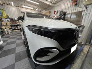 ベンツEQS SUVのE様❣️
⁡
リアウインドフィルム施工のご依頼にてご来店頂きました☺️
⁡
とにかく車内を見えなくしたいとプライバシーガラスから更にスモークフィルムを施工。
⁡
かなり黒くなりましたが車内からはきっちり視界も取れてますのでご満足頂けました👍
⁡
E様、この度はご依頼頂き有難う御座いました🙇

#狛江市カーコーティング #多摩地区カーコーティング #川崎市カーコーティング #東京都カーコーティング #カーフィルム #カーフィルムカーコーティング専門店 #カーフィルム専門店 #ドライブレコーダー #ドライブレコーダー取り付け専門店 #ベンツeqs #ベンツeqssuv #車検 #板金 #板金塗装🚗 #cedarbrave #セダーブレイブ #狛江市東和泉