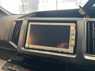 ホンダ　ステップワゴンのO様❣️
⁡
古く使いずらい純正ディーラーOPナビを何とかしたいとご相談頂きご来店☺️
⁡
当初はご自身で交換を試みて作業をしたが純正のバックカメラを社外ナビに入力する方法が分からず断念したとの事でしたが変換アダプターで一発解決👍
⁡
ナビはO様持ち込みのパイオニア楽ナビ📺
操作性良く地図も見やすいので私もお勧めな商品です。
⁡
O様、この度はご依頼頂き有難う御座いました。
ご近所様との事ですのでまた何か御座いましたらお気軽にお声掛けください🙇‍♂️

#狛江市カーコーティング #ウインドフィルム施工専門店 #ウインコスプレミアム #ハードバリアxover #セダーブレイブ #ミラー型ドライブレコーダー取り付け #東京都カーコーティング #ドライブレコーダー取り付け専門店 #tvキャンセラー取付け #ウインドガラス撥水コーティング #ステップワゴンrk1 #カーナビ #カーナビ取り付け #パイオニア楽ナビ #純正バックカメラ変換 #cedarbrave #車検 #車検整備 #板金 #板金塗装 #狛江市東和泉 #多摩地区車 #ミツモア