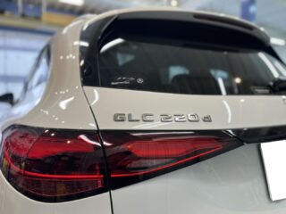 ベンツGLC220dのE様❣️
⁡
ボディーコーティングのご依頼にてご入庫頂きました🥺
⁡
ご来店時にコーティングについてのご説明をさせて頂き、モデスタD2コーティングを施工👍
⁡
艶、撥水性抜群なコーティング剤でして、新車の様な輝きにて納車。
⁡
E様、この度はご依頼頂き有難う御座いました🙇‍♀️

#中古車納車磨き #狛江市カーコーティング #ウインドフィルム施工専門店 #安値の凹み修理 #リンテックフィルム #多摩地区カーコーティング #ウインドフィルム貼り替え #業販もご相談ください #セダーブレイブ #東京都カーコーティング #cedarbrave #車検 #車検整備 #車検対応 #板金 #板金塗装🚗 #板金塗装 #benzglc220d #ベンツglc220d #ベンツGLC220d #modesta #狛江市東和泉 #水道道路 #水道道路沿い