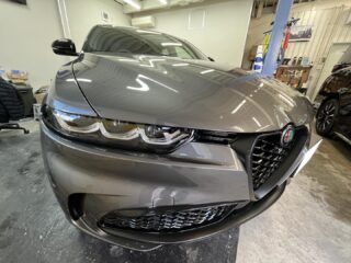 アルファロメオ　トナーレのT様❣️
⁡
ドライブレコーダー取付のご依頼にてご来店頂きました☺️
⁡
最近流行りのデジタルインナーミラータイプで持ち込みにて取付けをし、購入間もない新車で年末年始も楽しいドライブになるかと思います。
⁡
T様、この度はご依頼頂き有難う御座いました。
また何か御座いましたらお気軽にご相談下さい🙇‍♂️

明日からは冬季休暇となります。
年始は5日からとなりますので、皆様良いお年をお迎えください🎍

#狛江市カーコーティング #ウインドフィルム施工専門店 #セダーブレイブ #東京都カーコーティング #ドライブレコーダー取り付け専門店 #cedarbrave #水道道路沿い #持ち込みパーツok #狛江市東和泉 #車検 #車検整備 #板金 #板金塗装 #板金塗装🚗 #アルファロメオトナーレ