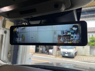 ランドローバー　ディスカバリー5のK様❣️
⁡
デジタルインナーミラー型ドライブレコーダーを購入したので取付をお願いしたいとご依頼頂きました☺️
⁡
今回取付されますデジタルインナーミラーはパイオニア製。
⁡
国産メーカーの商品も低価格モデルが多数出てきて購入される側としましても有り難いですね👍
⁡
デジタルインナーミラー型ドライブレコーダーは通常のルームミラーに比べて距離感が違うので抵抗される方もいらっしゃいますが慣れると使いやすいのでお勧めです。
⁡
K様、この度はご依頼頂き有難う御座いました。
ご近所さんとの事でまた何か御座いましたらお気軽にお声掛けください🙇

#狛江市カーコーティング #輸入車tvキャンセラー取付 #フロントウインドガラスペイントプロテクションフィルム #多摩地区車 #ウインドフィルム施工専門店 #ウインドガラス撥水 #多摩地区カーコーティング #横浜市カーコーティング #川崎市カーコーティング #セダーブレイブ #cedarbrave #ランドローバーディスカバリー5 #デジタルインナーミラー #デジタルインナーミラー付ドライブレコーダー #車検 #板金 #板金塗装🚗 #狛江市東和泉